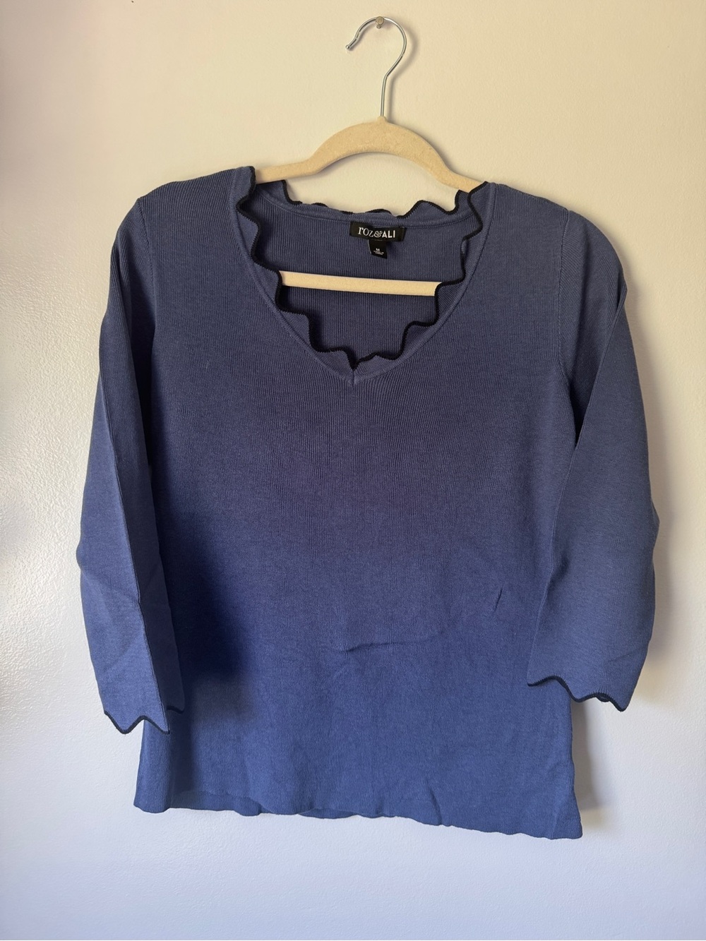 Roz & Ali- Navy Scalloped V-Neck Long Sleeve Top